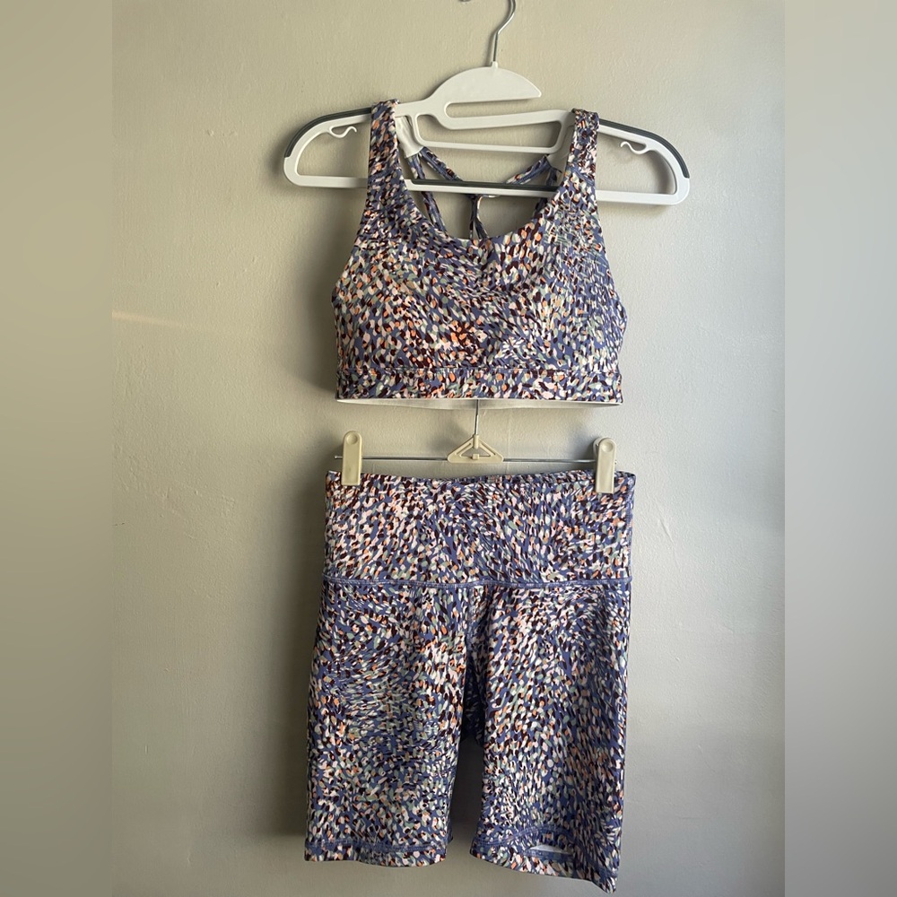 Old Navy Set High-Waisted PowerPress Biker Shorts & Sports Bra Blue Leopard Sm